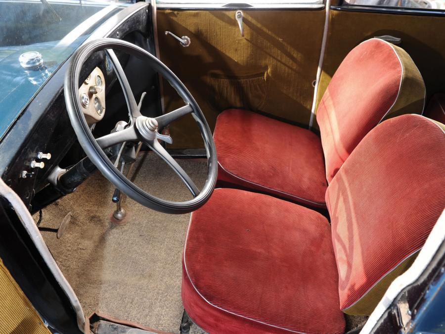  Ford Model A Tudor Sedan 1927 года  (фото 13 из 14)